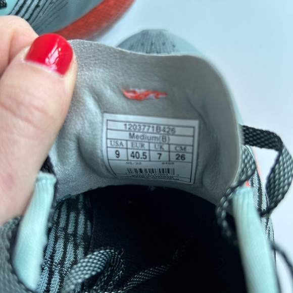 Brooks Hyperion Max - Women’s size 9 - Picture 11 of 12